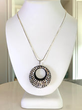 Red Carpet Oval Necklace In Black