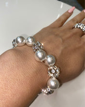 Pearl Stretch Bracelet With Crystal Rhinestones