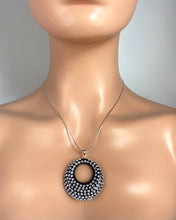 Red Carpet Oval Necklace In Black