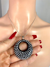 Red Carpet Oval Necklace In Black