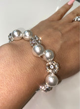 Pearl Stretch Bracelet With Crystal Rhinestones