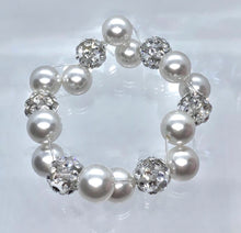 Pearl Stretch Bracelet With Crystal Rhinestones