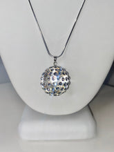 Lucite Ball Shaped 3D Necklace In Clear