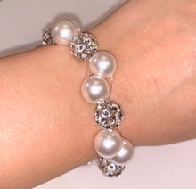 Pearl Stretch Bracelet With Crystal Rhinestones